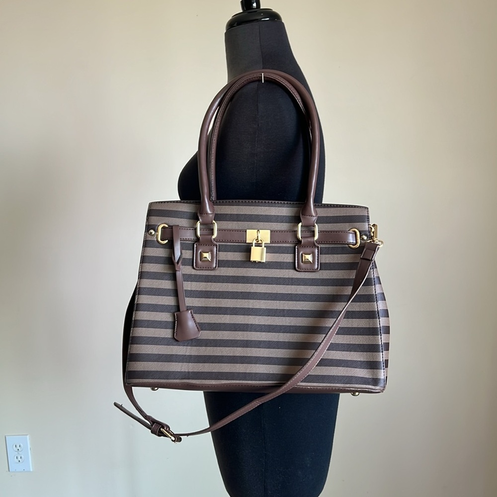 Adrienne Vittadini Hayes
Stripe Satchel.